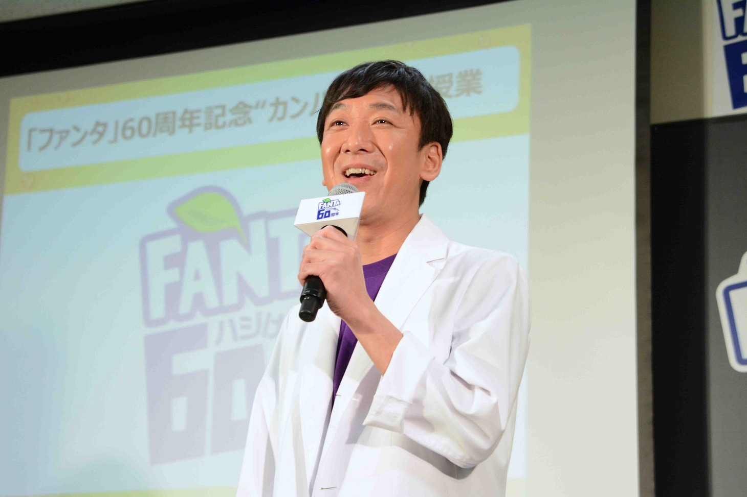 教室に登場した東京03飯塚。