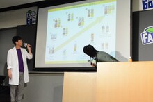 ファンタの歴史を振り返る（左から）東京03飯塚、菅田将暉。