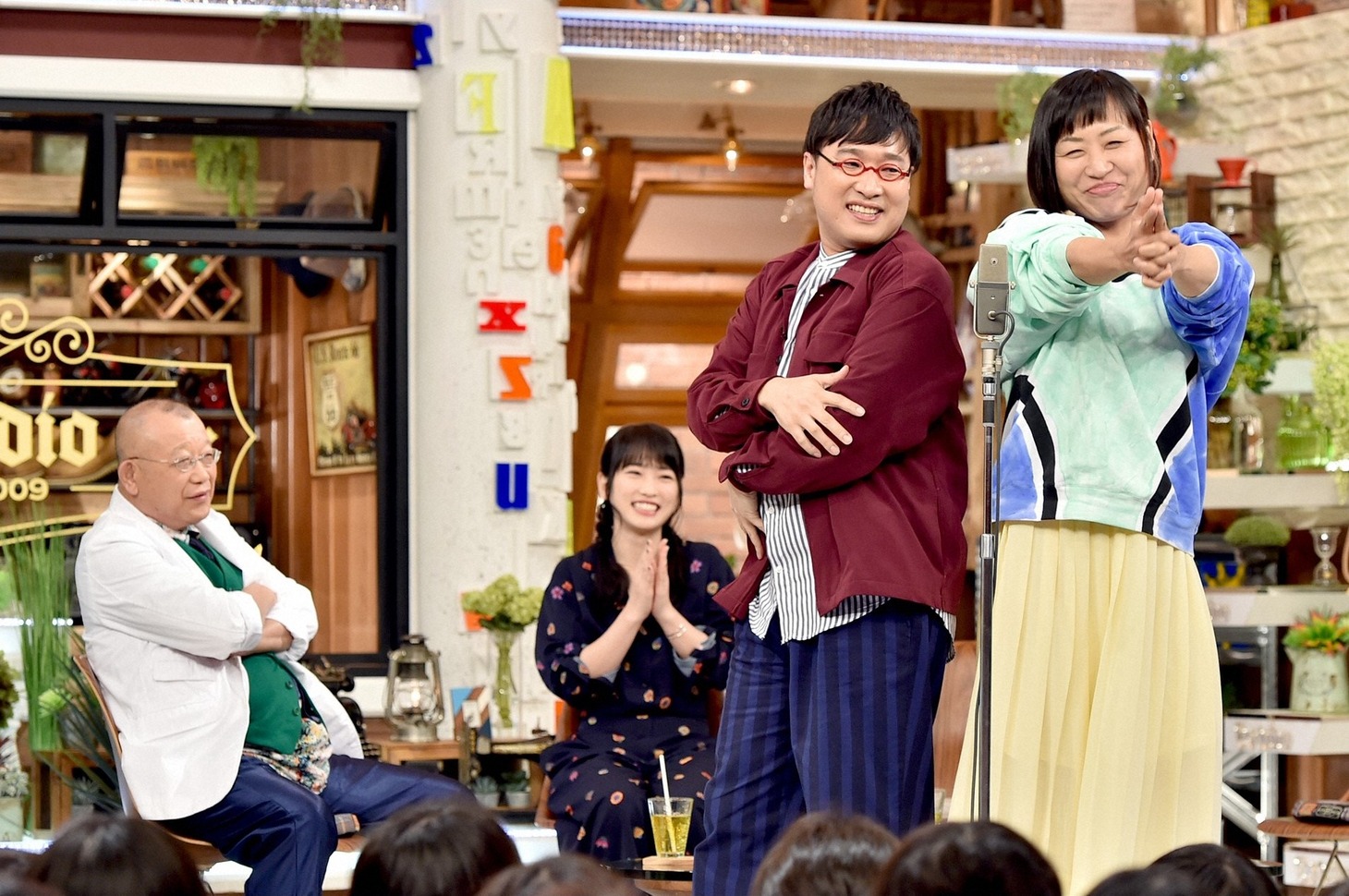 「A-Studio」に出演し、漫才を披露する南海キャンディーズ（右）。(c)TBS