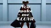 渡辺直美が出演するWeb動画「You make me CLEAR」のワンシーン。