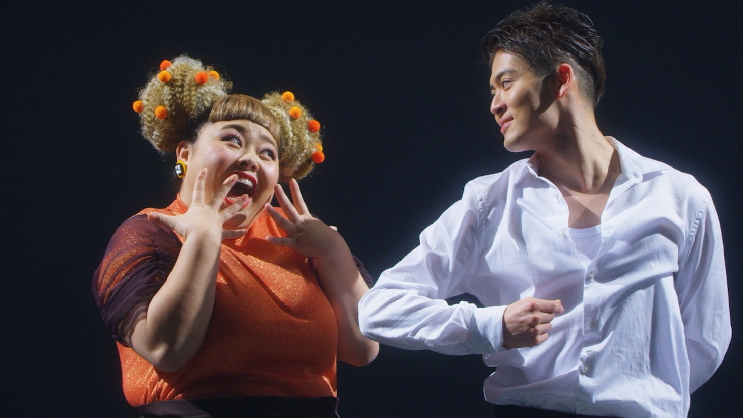 渡辺直美が出演するWeb動画「You make me CLEAR」のワンシーン。