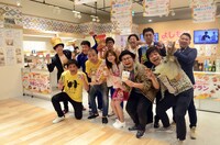 「よしもと沖縄シュフラン2018試食選考会」に参加した芸人たち。