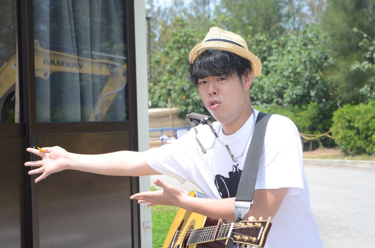 馬と魚が楽屋に潜入、アキナ山名「生きてるな」海臨むステージで漫才を満喫