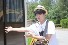 楽屋を訪れた馬と魚。