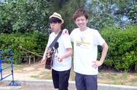 馬と魚（左）アインシュタイン河井（右）。