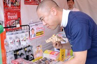 「クリエイターズ・ファイル」に興味を持つナダル。