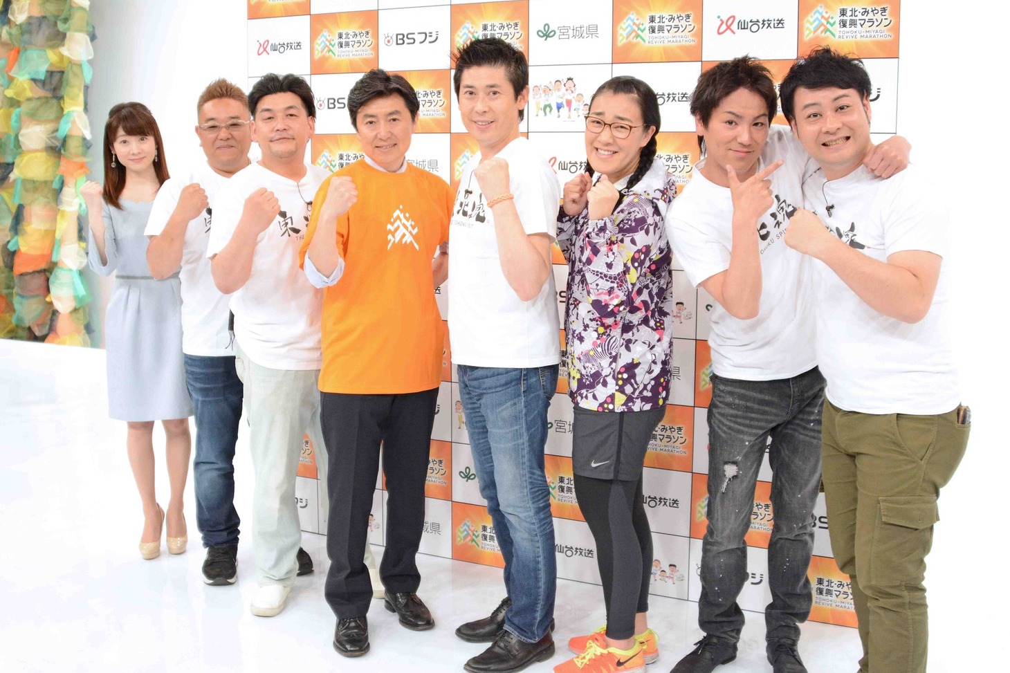 左から飯田菜奈アナウンサー、サンドウィッチマン、笠井信輔アナウンサー、マギー審司、たんぽぽ白鳥、狩野英孝、トミドコロ。