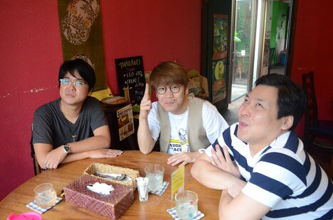 左からガジラー寺崎、インディアンス木村、田渕。