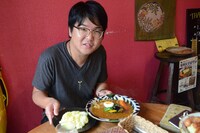 ガジラー寺崎は軟骨ソーキカレーを注文。