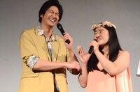 左から速水もこみち、よしこ。