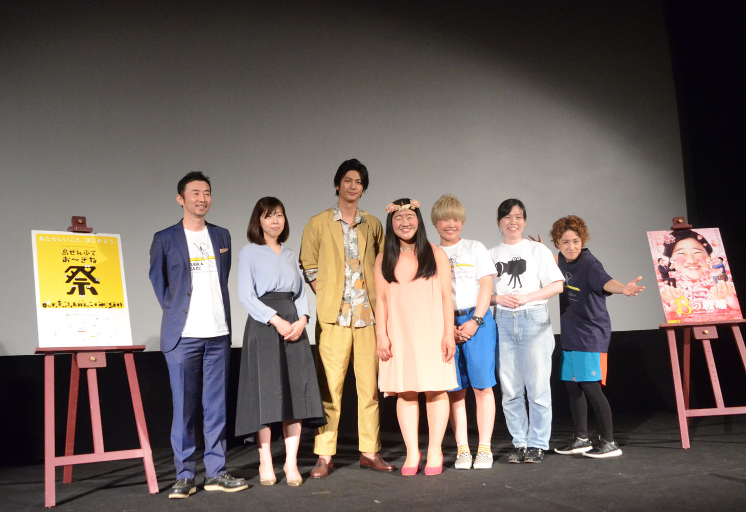 舞台挨拶に登壇したお～い！久馬、並木道子監督、速水もこみち、ガンバレルーヤ、尼神インター（左から）。