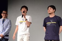 左から豊島圭介、石田明、井上裕介。