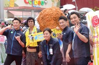 レッドカーペットでのフォトセッションの様子。