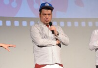 “世界のくっきー”の顔をする野性爆弾くっきー。