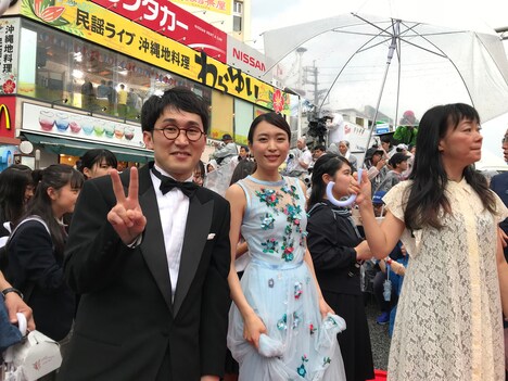 「美人が婚活してみたら」脚本担当のシソンヌじろう（左）と主演の黒川芽以（右）。