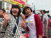 酒井藍（左）とすっちー（右）。