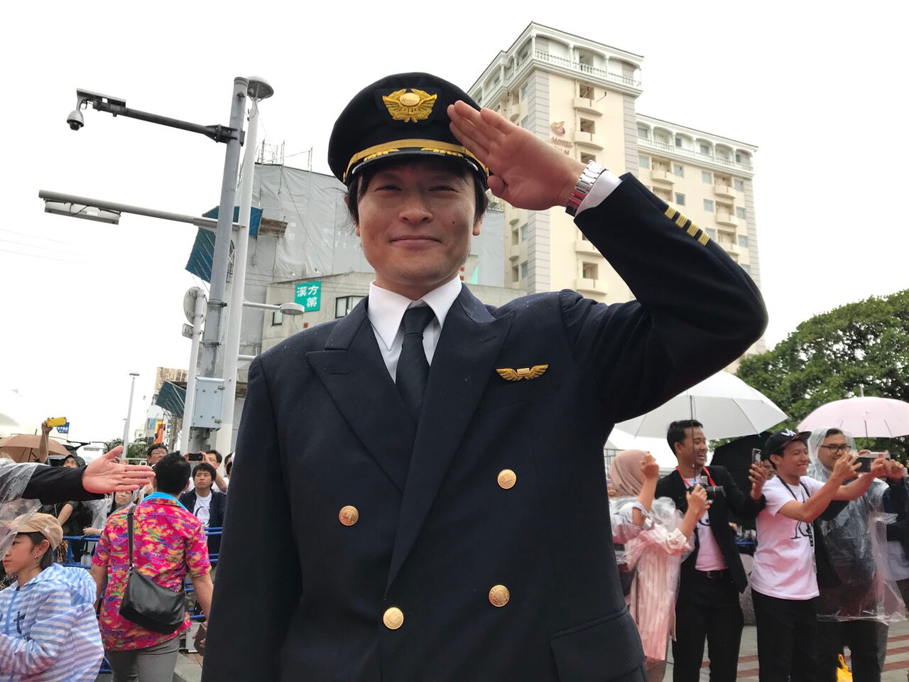 レッドカーペットイベントに現れた和牛・川西。