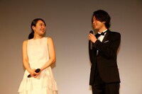「美人が婚活してみたら」舞台挨拶の様子。