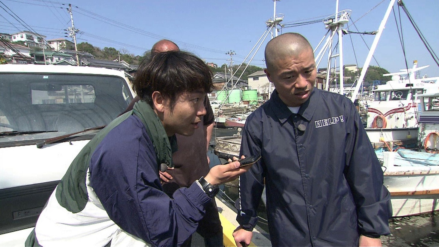 「雨上がりの『Aさんの話』～事情通に聞きました！～」で瀬戸内海の坊勢島を訪れるアキナ。(c)ABC