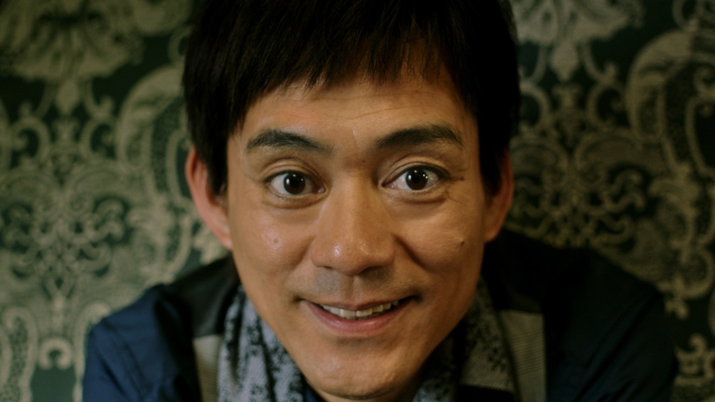 「SPAT4」の新CM「華丸さまSPAT4はじめる。」篇のワンシーン。
