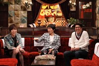 （左から）ミッツ・マングローブ、千原ジュニア、石橋貴明。(c)フジテレビ