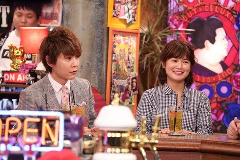 （左から）流れ星・瀧上と妻・小林礼奈。(c)フジテレビ