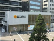 新宿みやざき館KONNEの外観。