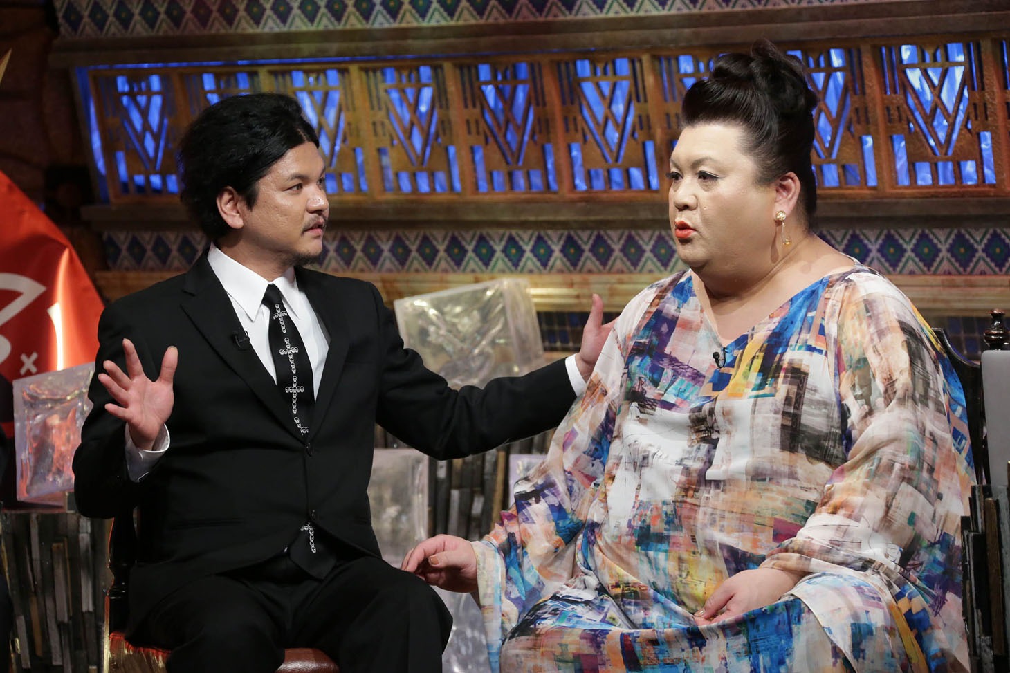 Mr.都市伝説 関暁夫とマツコ・デラックス。(c)テレビ東京