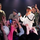 松本人志、スマホ片手にKEN THE 390とラップバトル