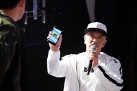 タウンワークのCM「ラップバトル篇」でラップを披露する松本人志。