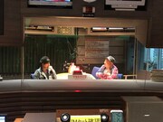 （左から）山崎裕太、内山信二。(c)TBSラジオ