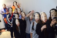 開場を待つ来場者たち。