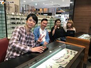 左からかまいたち、海原やすよ ともこ。