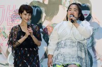 トークを展開する（左から）清川あさみとゆりやんレトリィバァ。