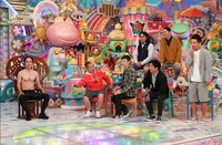 江頭2:50（左端）と「江頭をリスペクトしている」という芸人たち。(c)テレビ朝日