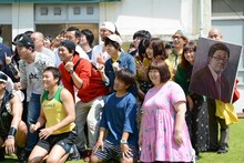 「吉本坂46」メンバーオーディションの2次審査発表の様子。