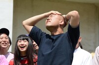 不合格となったショックで取り乱すコロコロチキチキペッパーズ・ナダル。