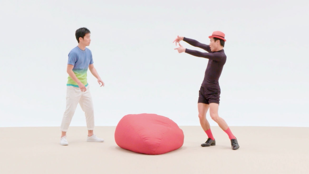 コント「かゆみと戦う奴」より。