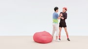 コント「かゆみと戦う奴」より。