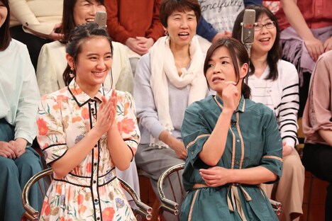 （左から）岡田結実、大久保佳代子。(c)フジテレビ