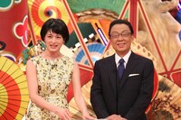 （左から）阿部哲子、梅沢富美男。(c)フジテレビ