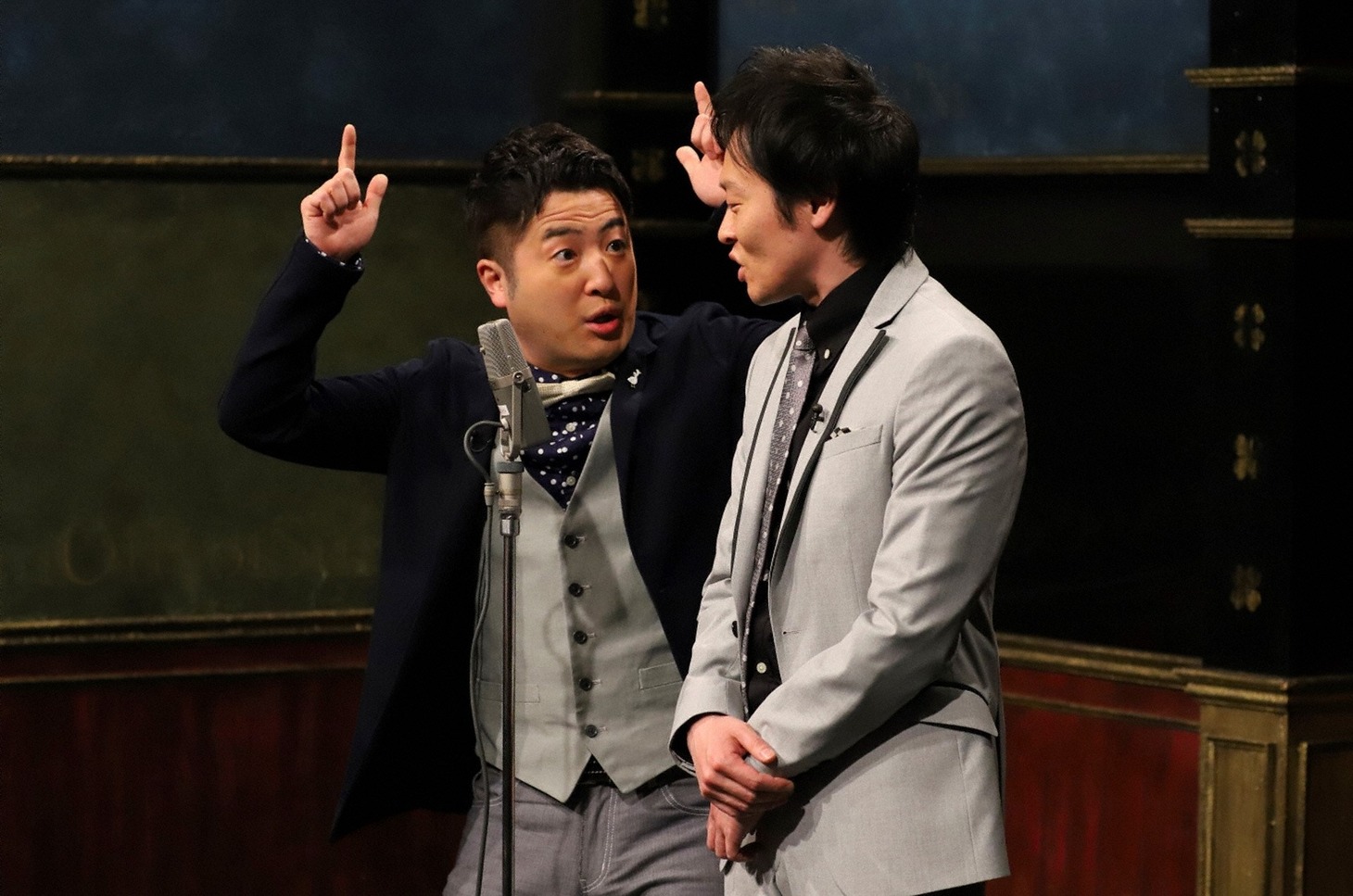 「桃色つるべ」でネタを披露する和牛。(c)関西テレビ