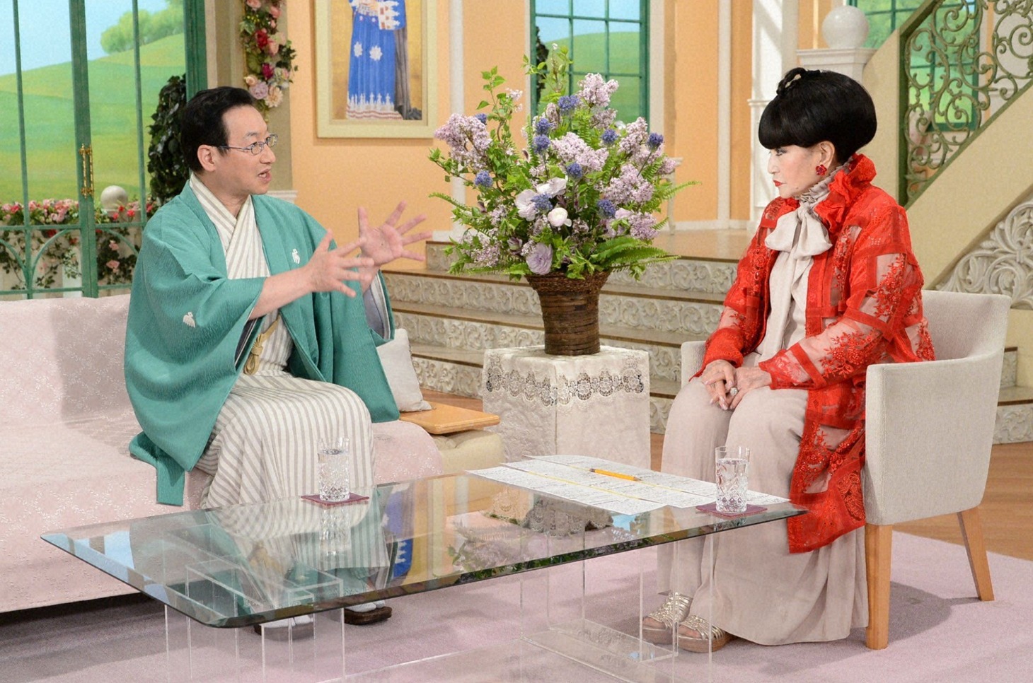 （左から）春風亭昇太、黒柳徹子。(c)テレビ朝日
