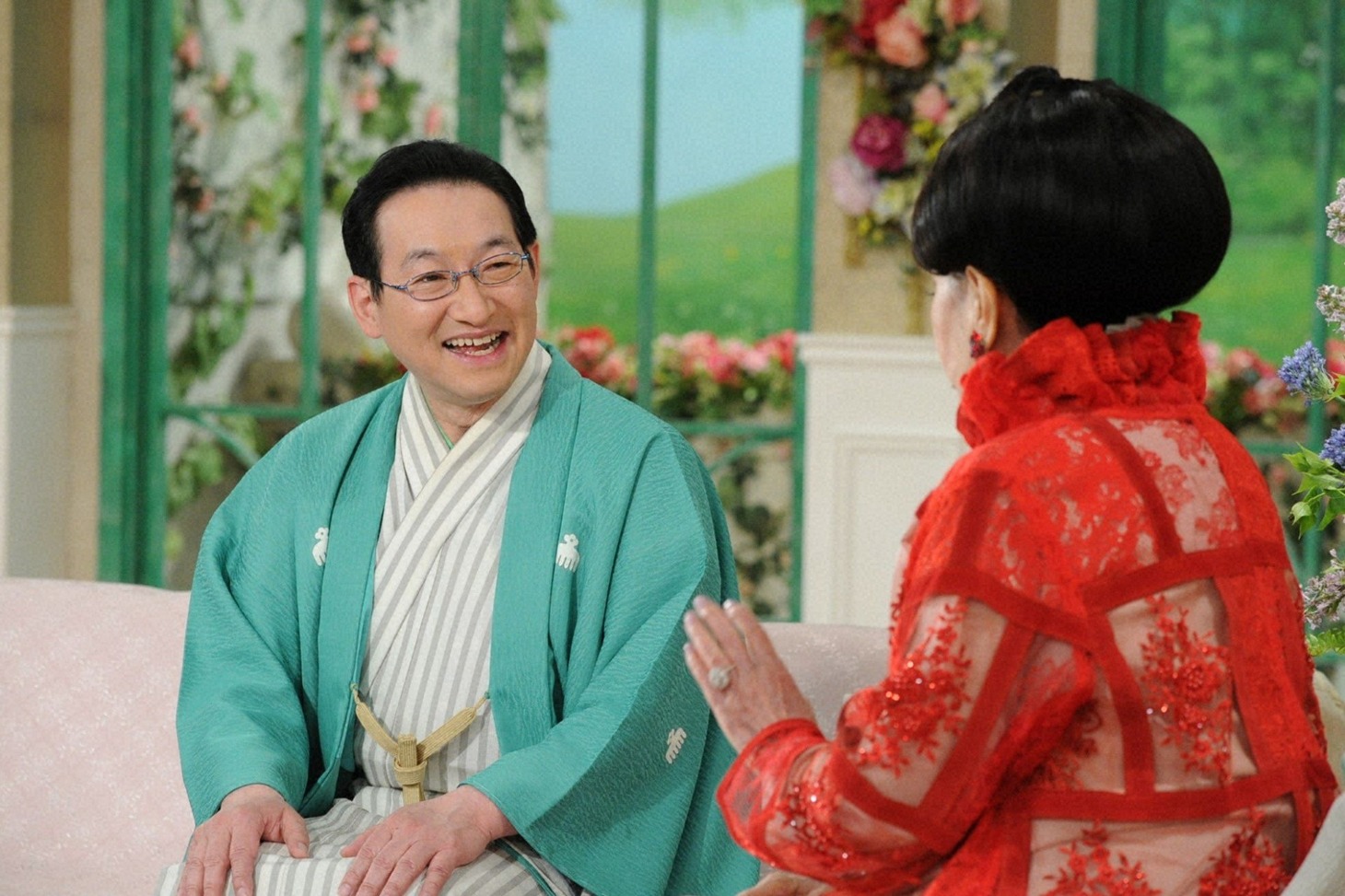 「徹子の部屋」に出演する、春風亭昇太（左）。(c)テレビ朝日