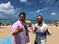 ハワイを訪れる（左から）ブラックマヨネーズ小杉、笑い飯・西田。(c)関西テレビ