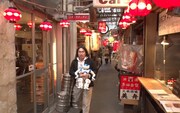 吉祥寺を訪れるロッチ中岡とロボットの太郎。(c)テレビ朝日