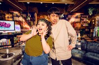 「シブヤノオト」MCの渡辺直美（左）、チュートリアル徳井（右）。