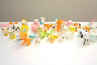 紙コップで作られた動物たち。