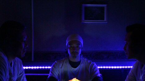 永野のコントが原案のショートフィルム「ZERO-焼きそばしかないキャバクラ」より。