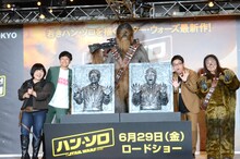 「スター・ウォーズの日」前夜祭に登場したおかずクラブとミキ。